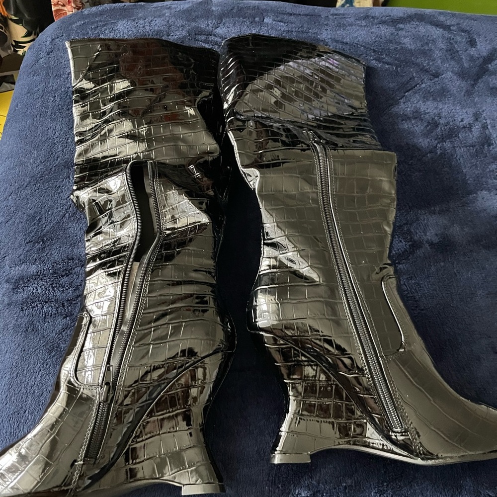 Brand new still in box Patent leather ladies boots size 9